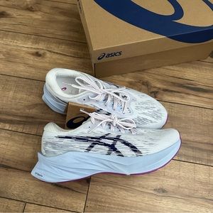 NWT asics Novablast 3 Womens 8.5